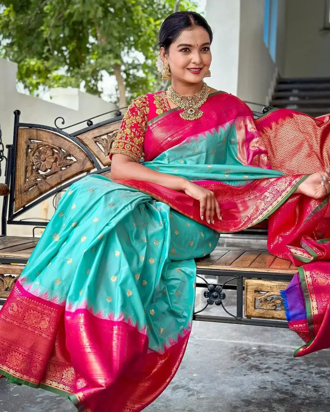 ZEE TELUGU TV ACTRESS ANU VARSHA IMAGES IN BLUE SAREE